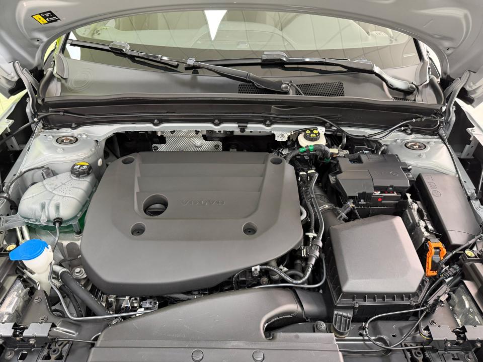 Volvo XC40 Plus Dark 2.0 B3 G 163CV Auto MHEV