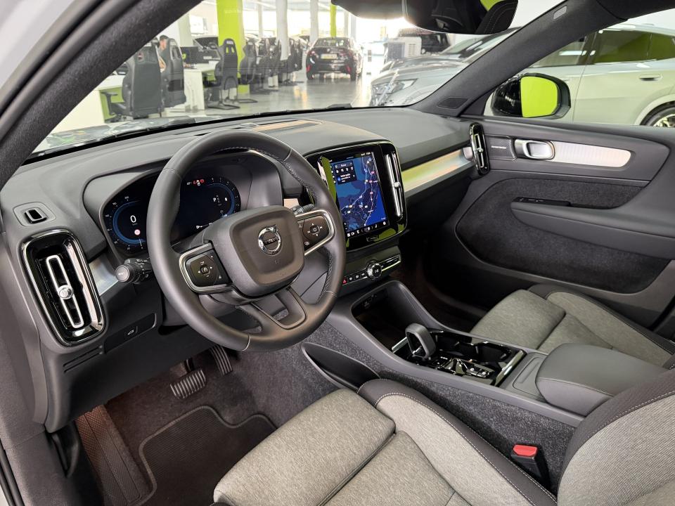 Volvo XC40 Plus Dark 2.0 B3 G 163CV Auto MHEV