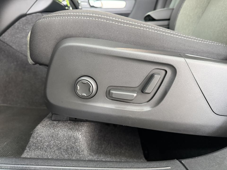 Volvo XC40 Plus Dark 2.0 B3 G 163CV Auto MHEV