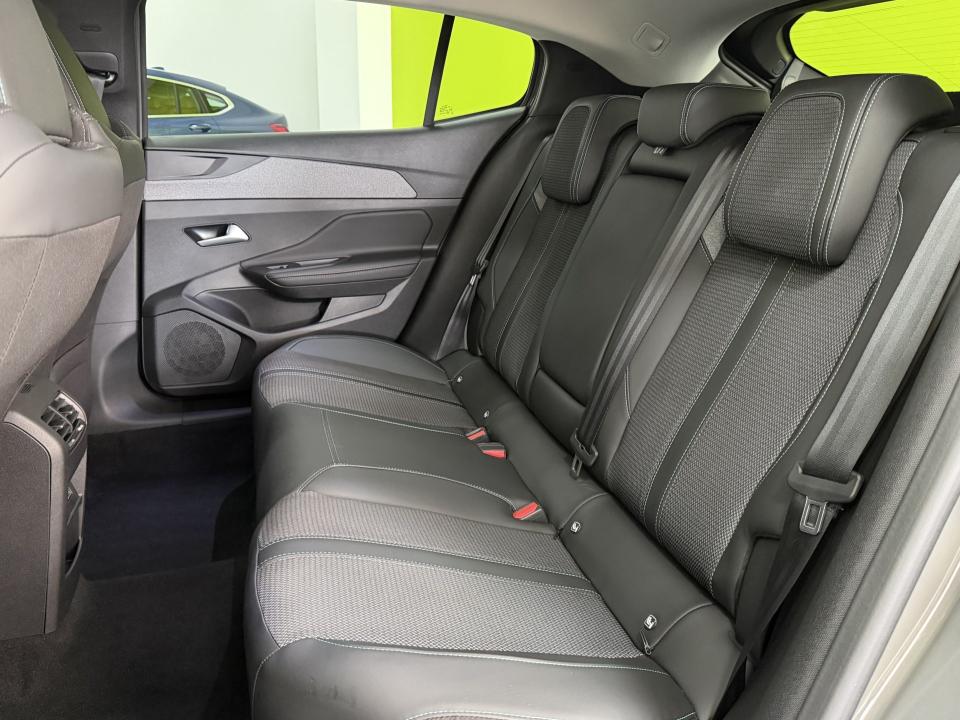 Peugeot 408 Allure Hybrid 1.2 145CV eDCS6 MHEV