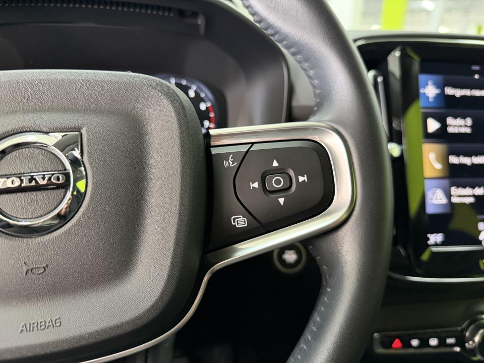Volvo XC40 Momentum Core T2 1.5G 129CV Auto.