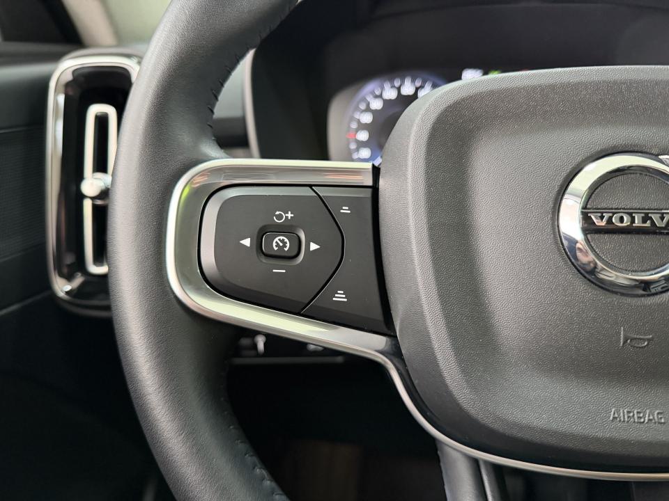 Volvo XC40 Momentum Core T2 1.5G 129CV Auto.