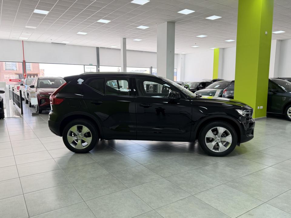 Volvo XC40 Momentum Core T2 1.5G 129CV Auto.