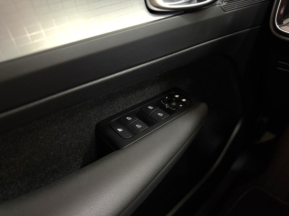 Volvo XC40 Momentum Core T2 1.5G 129CV Auto.