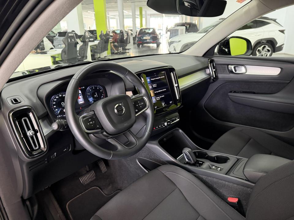 Volvo XC40 Momentum Core T2 1.5G 129CV Auto.