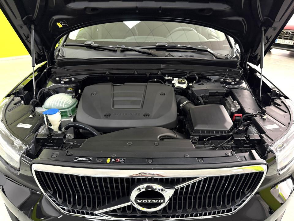 Volvo XC40 Momentum Core T2 1.5G 129CV Auto.