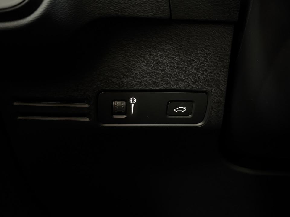 Volvo XC40 Momentum Core T2 1.5G 129CV Auto.