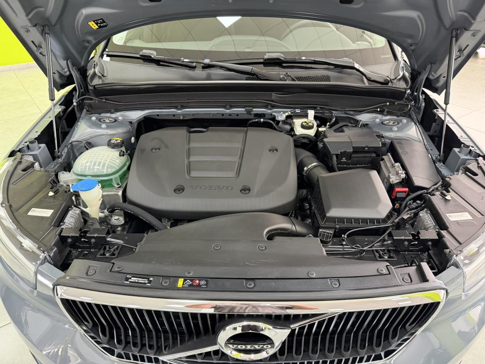 Volvo XC40 Momentum Core T2 1.5G 129CV Auto.