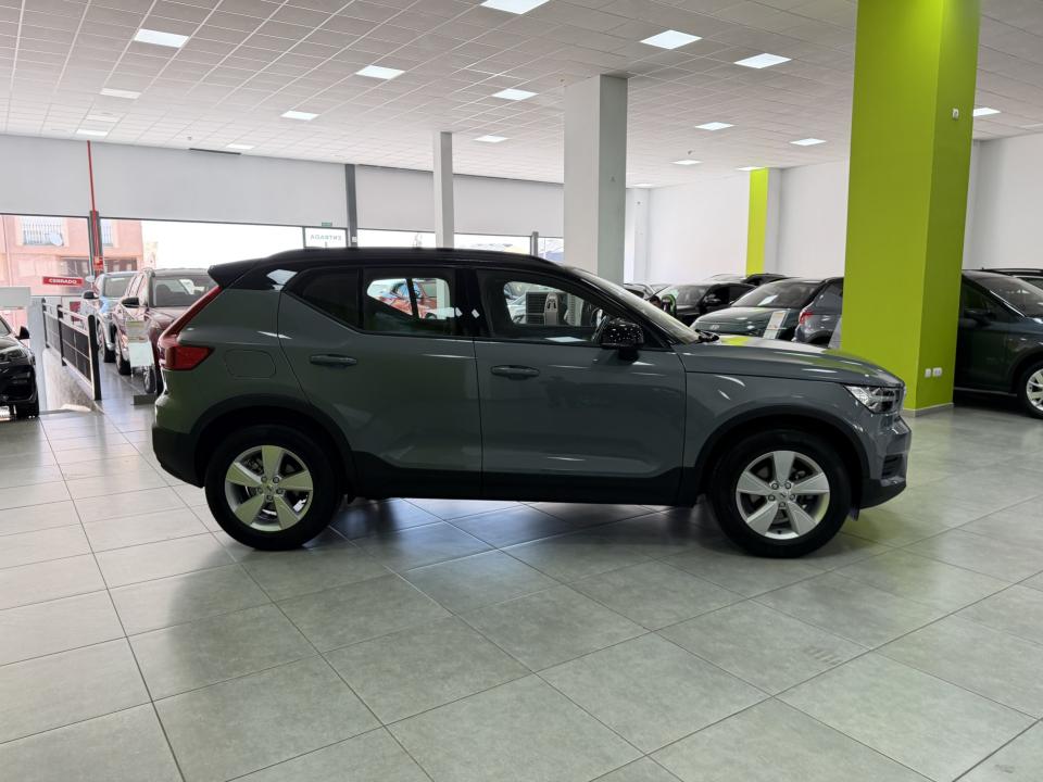 Volvo XC40 Momentum Core T2 1.5G 129CV Auto.