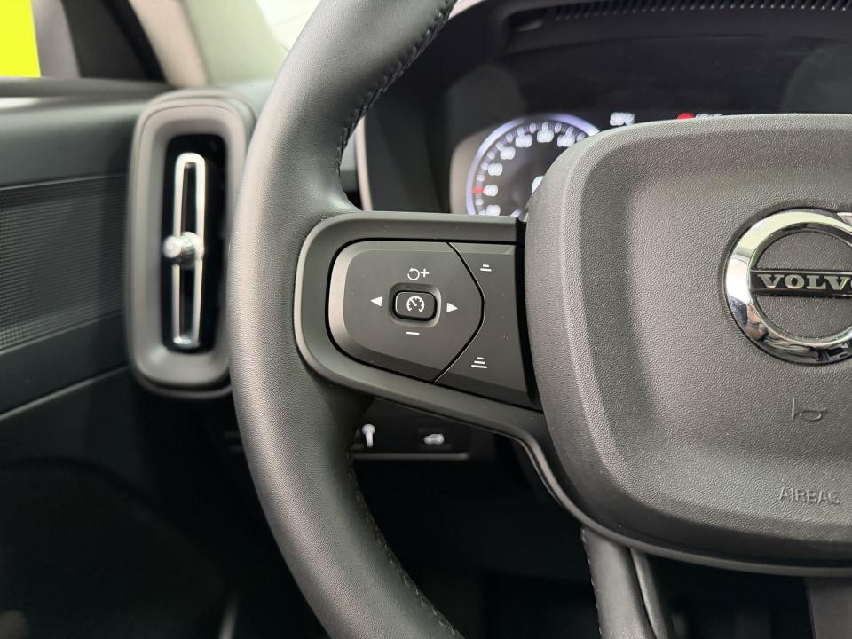 Volvo XC40 Momentum Core T2 1.5G 129CV Auto.