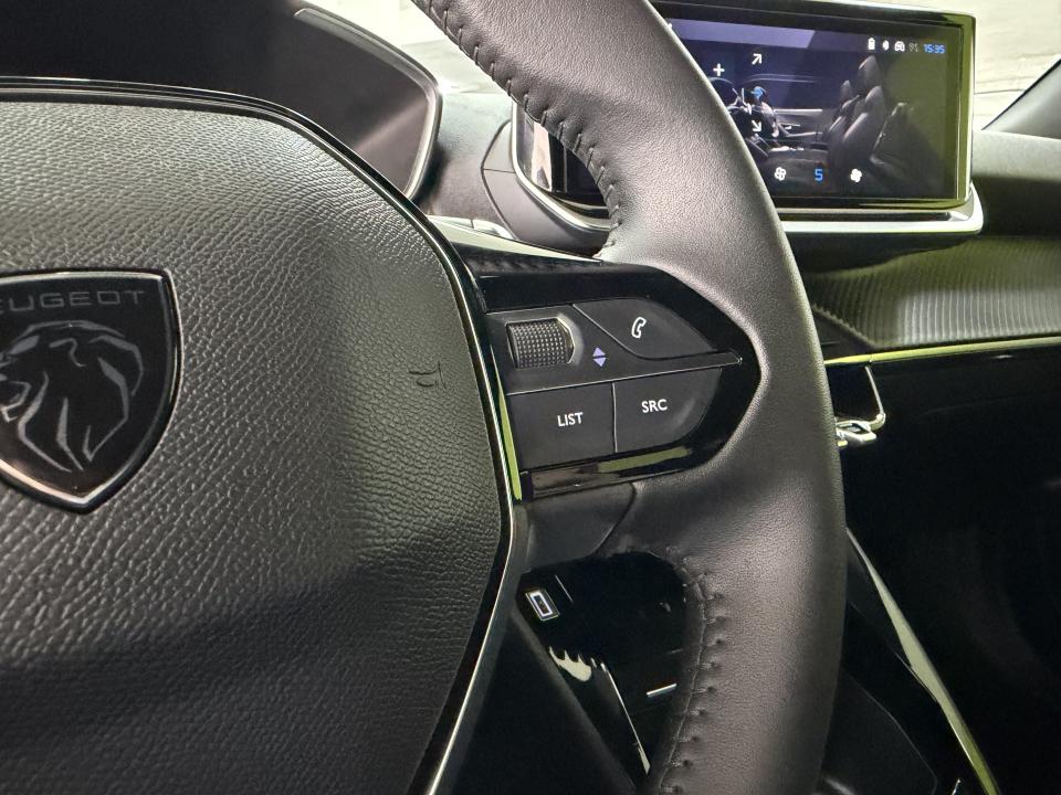 Peugeot 2008 Allure Hybrid 1.2 145CV eDCS6 MHEV