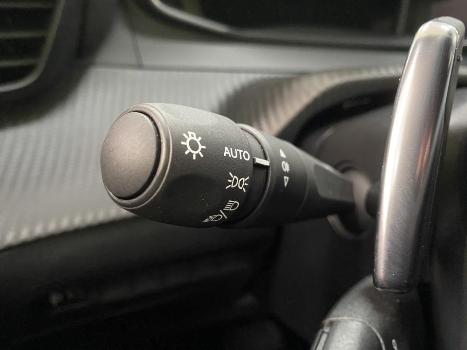 Peugeot 2008 Allure Hybrid 1.2 145CV eDCS6 MHEV