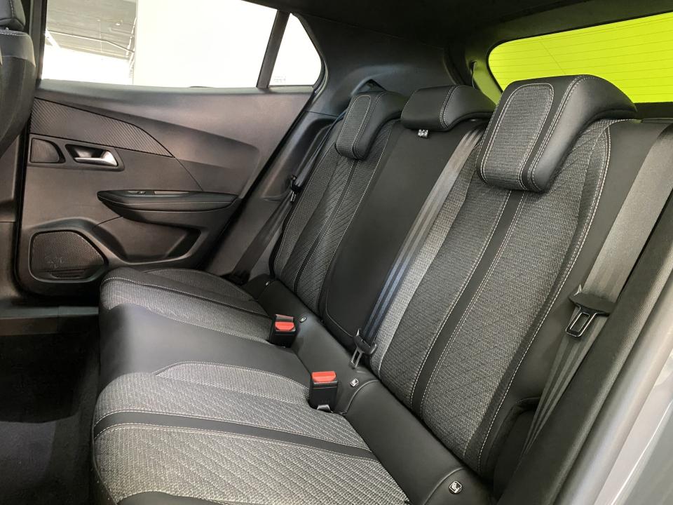 Peugeot 2008 Allure Hybrid 1.2 145CV eDCS6 MHEV
