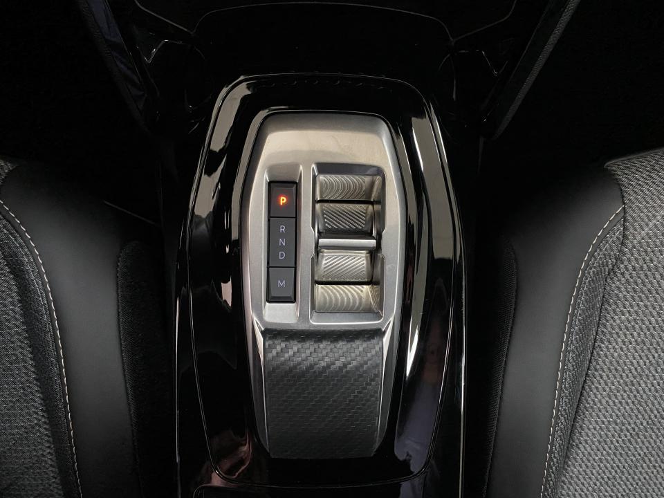 Peugeot 2008 Allure Hybrid 1.2 145CV eDCS6 MHEV