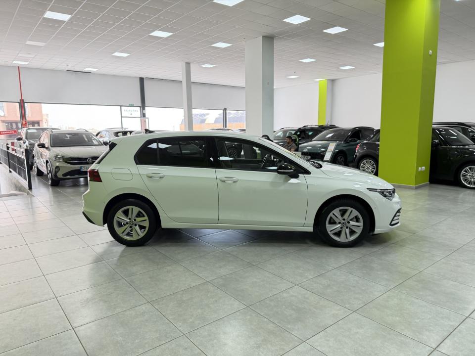 Volkswagen Golf Life 1.0 eTSI 110CV DSG MHEV