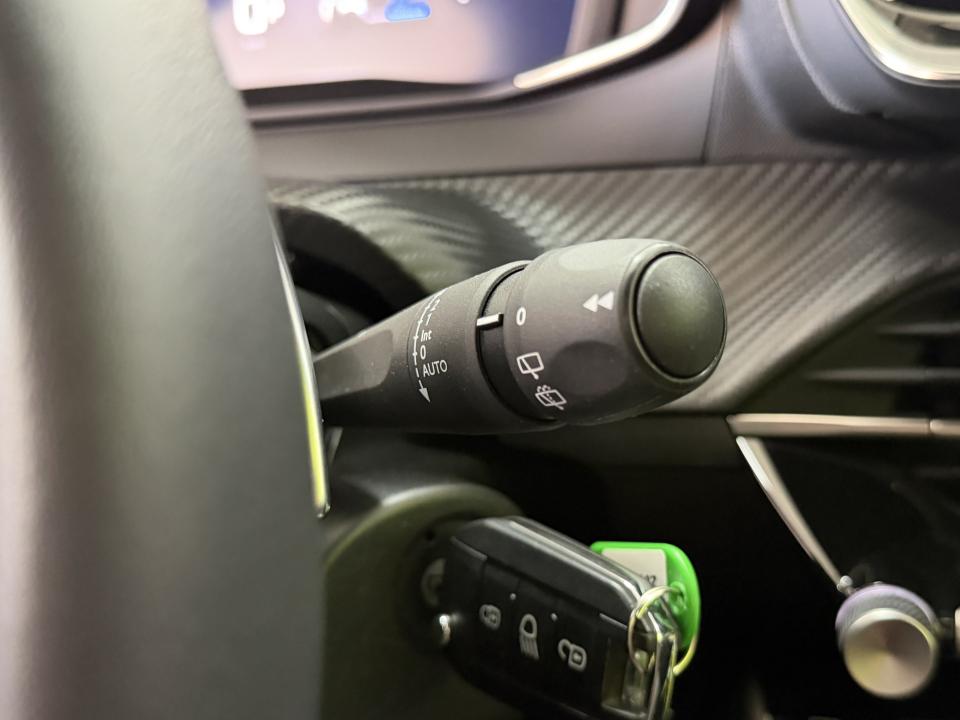 Peugeot 2008 Allure Hybrid 1.2 145CV eDCS6 MHEV