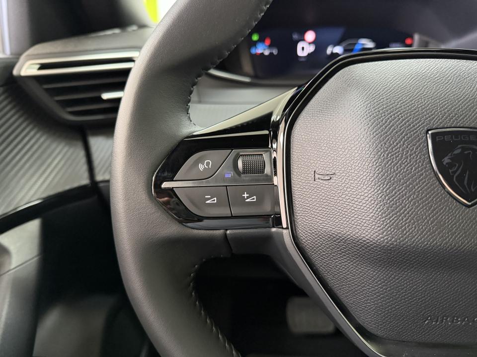 Peugeot 2008 Allure Hybrid 1.2 145CV eDCS6 MHEV