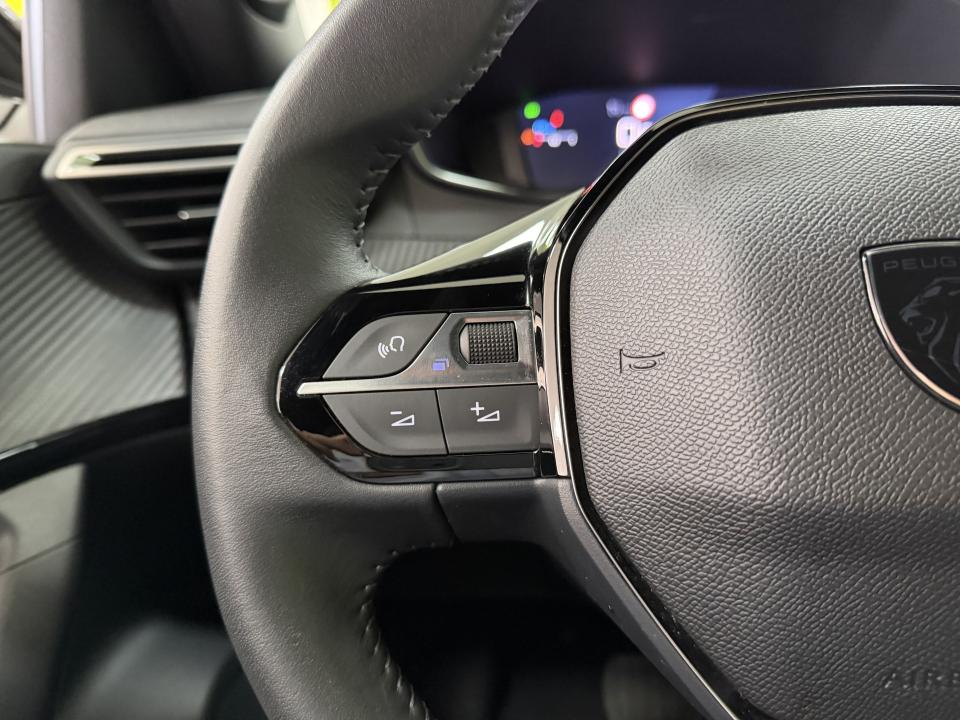 Peugeot 2008 Allure Hybrid 1.2 145CV eDCS6 MHEV