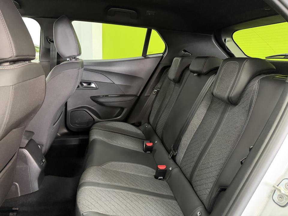 Peugeot 2008 Allure Hybrid 1.2 145CV eDCS6 MHEV