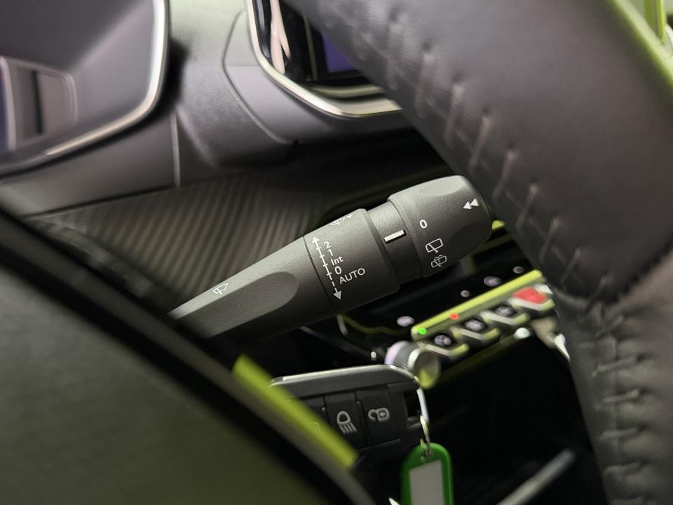 Peugeot 2008 Allure Hybrid 1.2 145CV eDCS6 MHEV