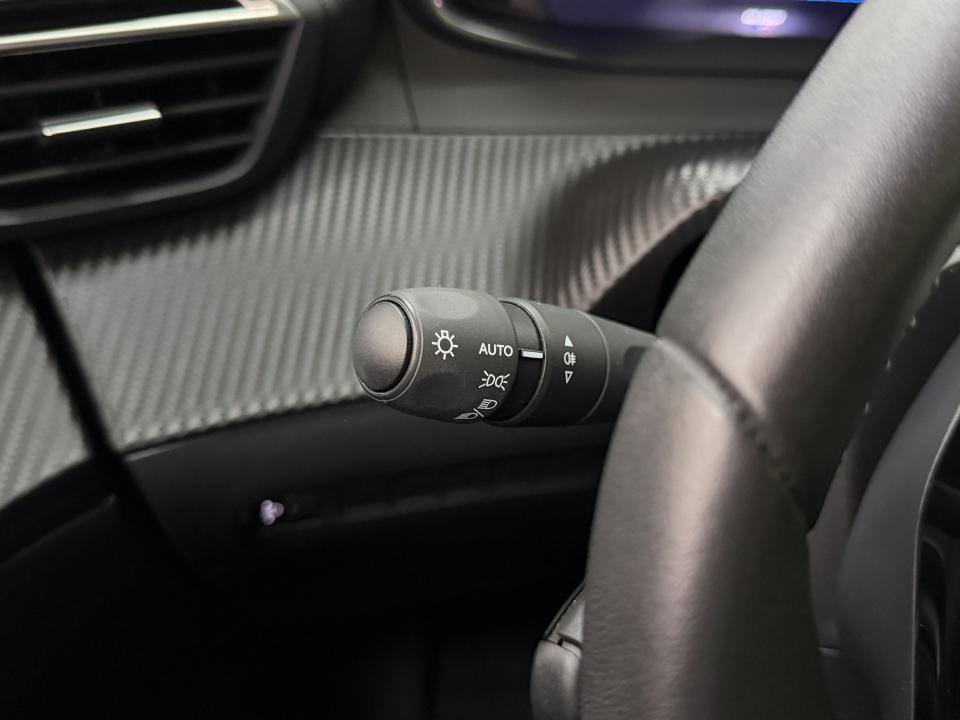 Peugeot 2008 Allure Hybrid 1.2 145CV eDCS6 MHEV