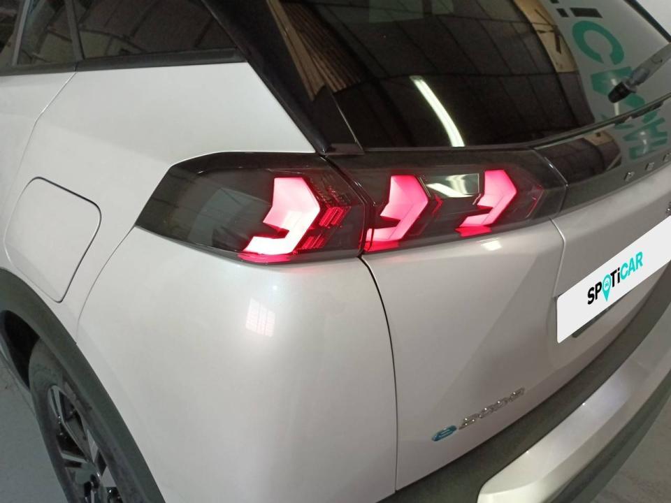 Peugeot e-2008 Eléctrico Allure Pack (100kW)