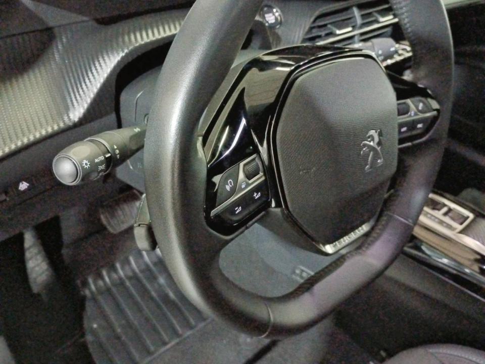 Peugeot e-2008 Eléctrico Allure Pack (100kW)