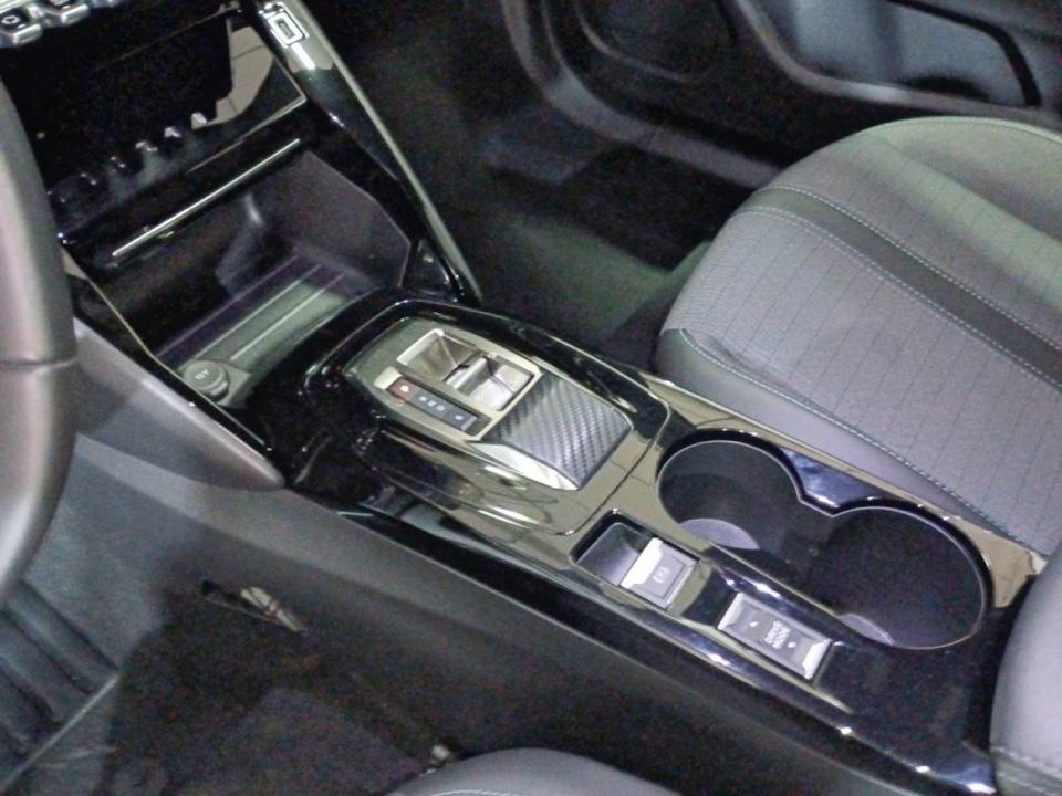 Peugeot e-2008 Eléctrico Allure Pack (100kW)