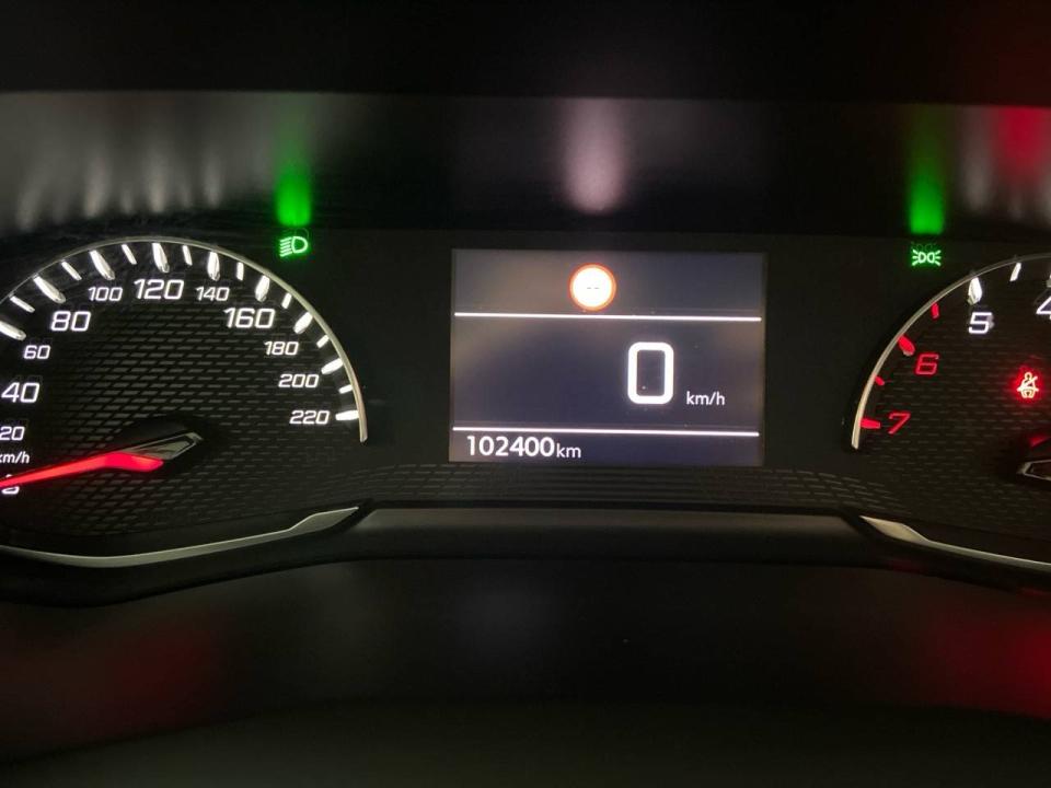 Peugeot 208 BlueHDi 73kW (100CV) Active Pack