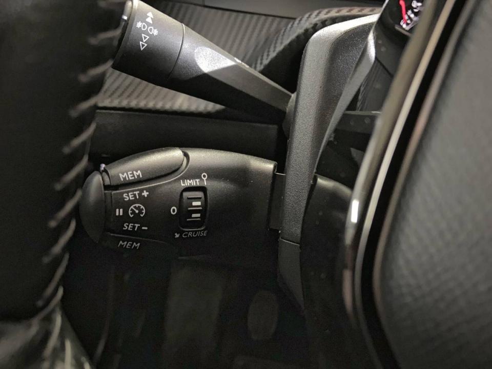 Peugeot 2008 Allure Pack Puretech 100 S&S BVM6