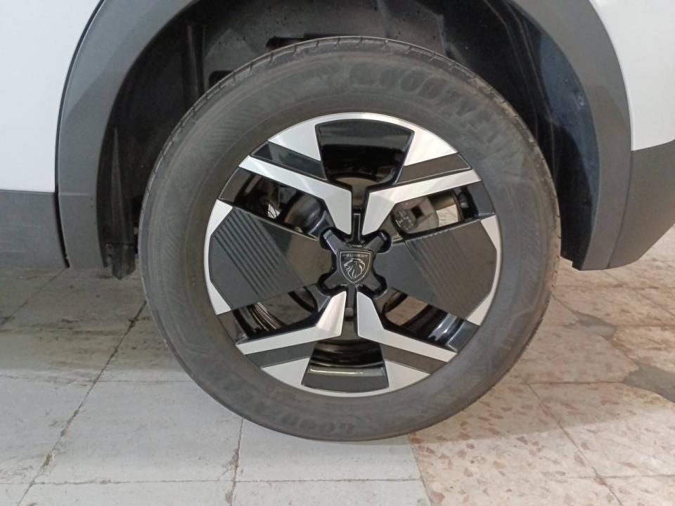 Peugeot 2008 Allure Gasolina 100 S&S 6 Vel. MAN