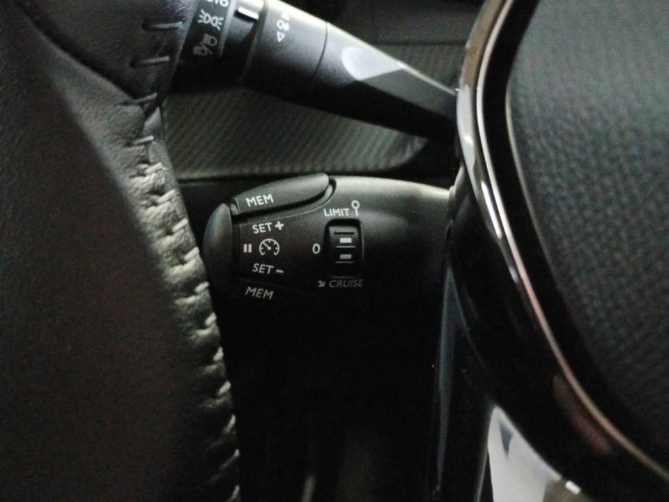 Peugeot 2008 Allure Gasolina 100 S&S 6 Vel. MAN