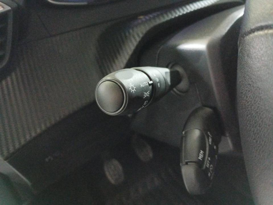 Peugeot 2008 Allure Gasolina 100 S&S 6 Vel. MAN