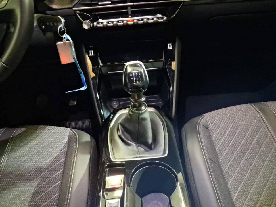 Peugeot 2008 Allure Gasolina 100 S&S 6 Vel. MAN