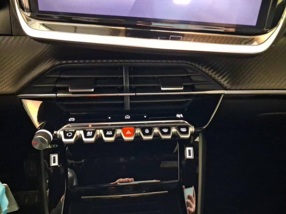 Peugeot 2008 Allure Gasolina 100 S&S 6 Vel. MAN