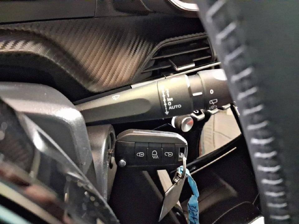 Peugeot 2008 Allure Gasolina 100 S&S 6 Vel. MAN