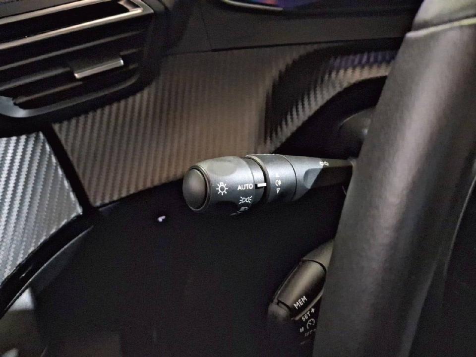 Peugeot 2008 Allure Gasolina 100 S&S 6 Vel. MAN