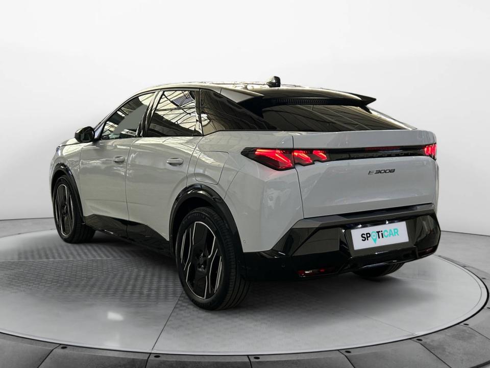 Peugeot E-3008 GT Eléctrico 157kW