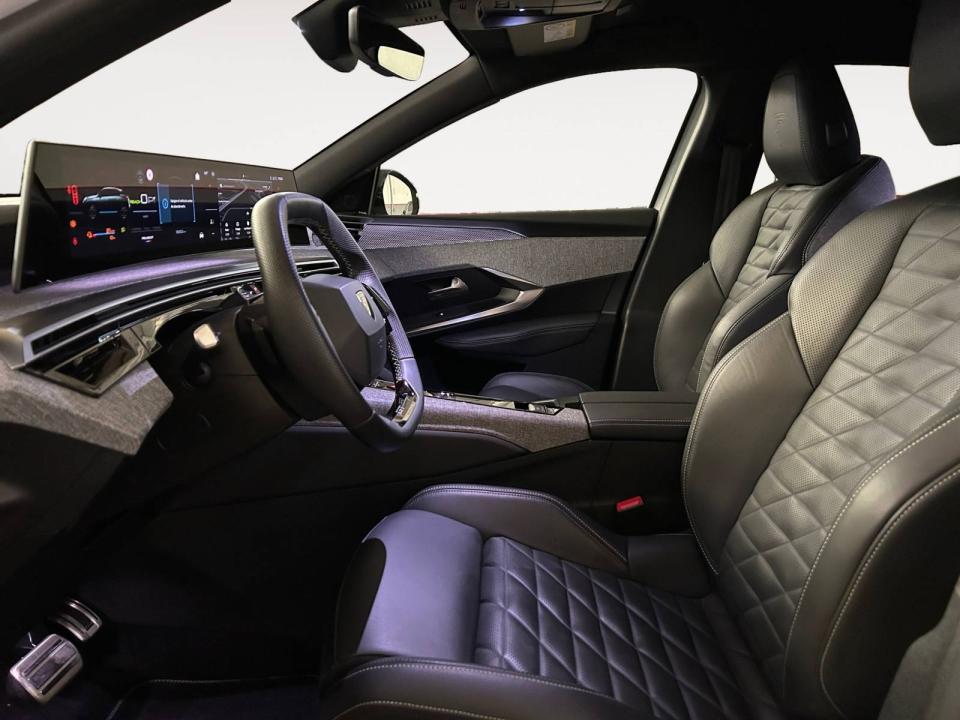 Peugeot E-3008 GT Eléctrico 157kW