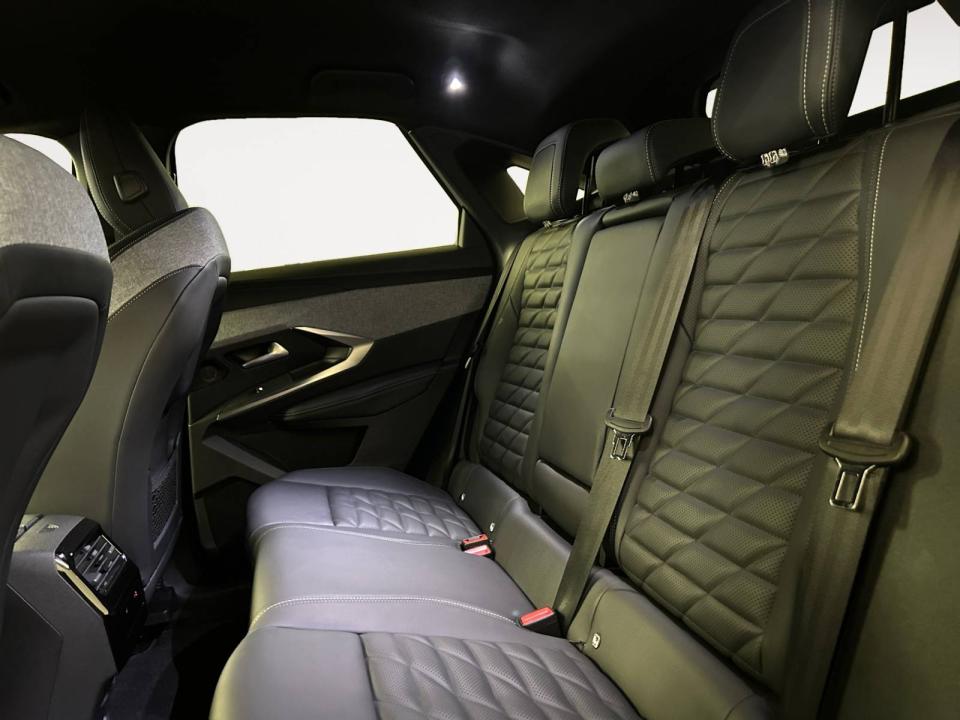 Peugeot E-3008 GT Eléctrico 157kW