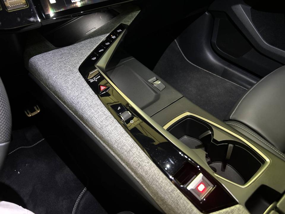 Peugeot E-3008 GT Eléctrico 157kW