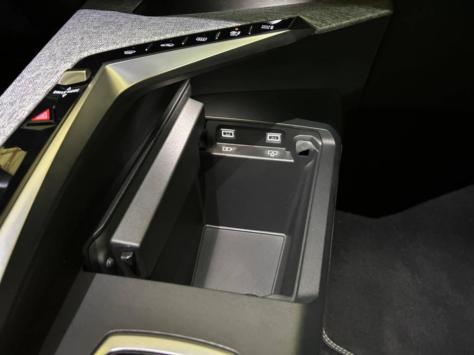 Peugeot E-3008 GT Eléctrico 157kW