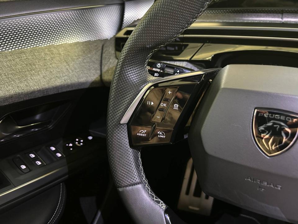 Peugeot E-3008 GT Eléctrico 157kW