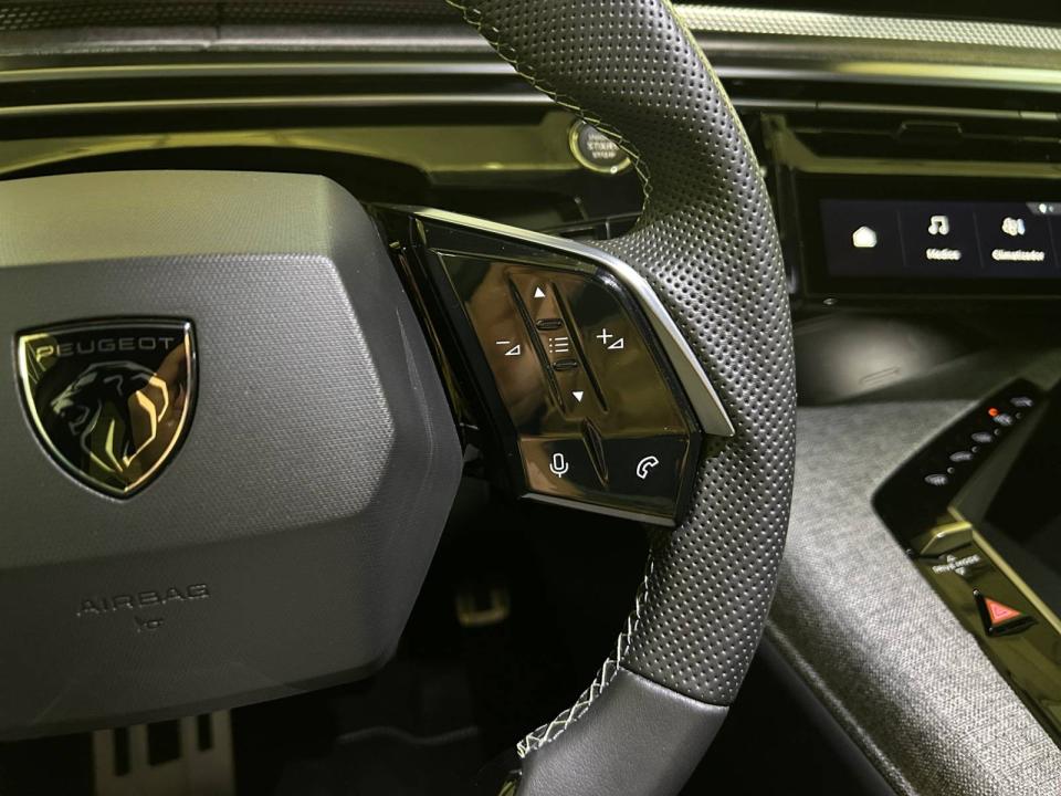 Peugeot E-3008 GT Eléctrico 157kW