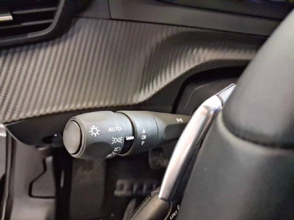 Peugeot 2008 N2008 Allure Hybrid 145 eDCS6