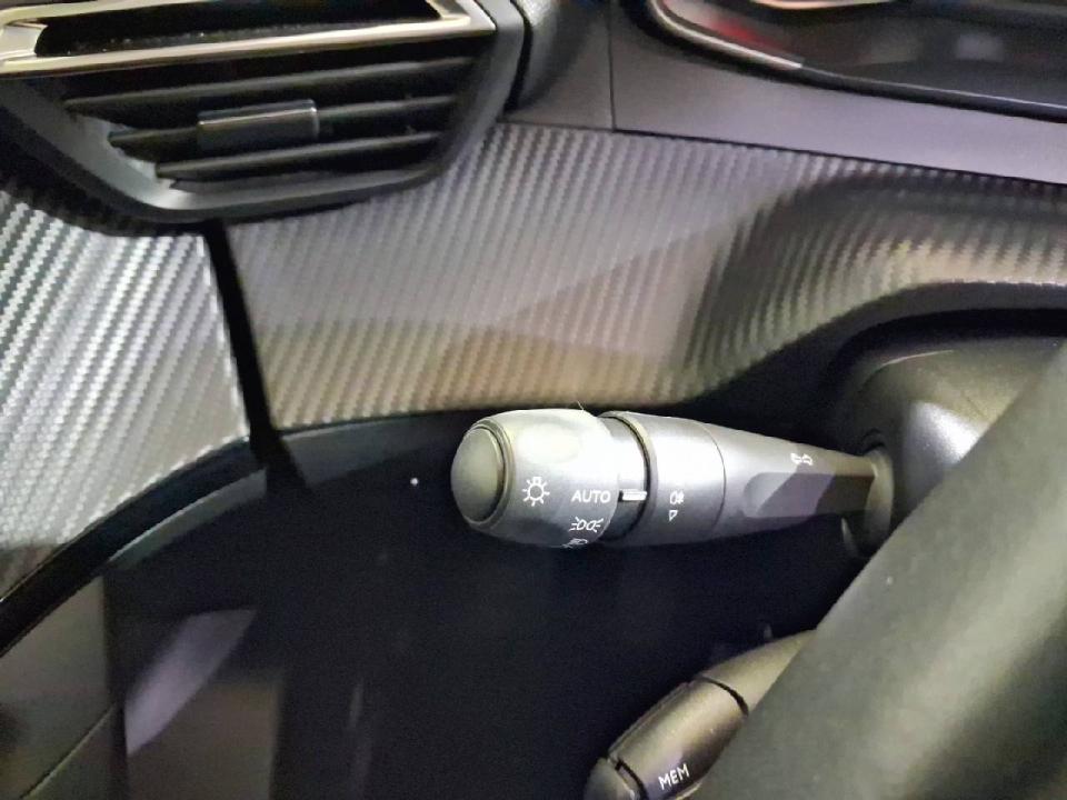 Peugeot 2008 Allure Puretech 100 S&S BVM6