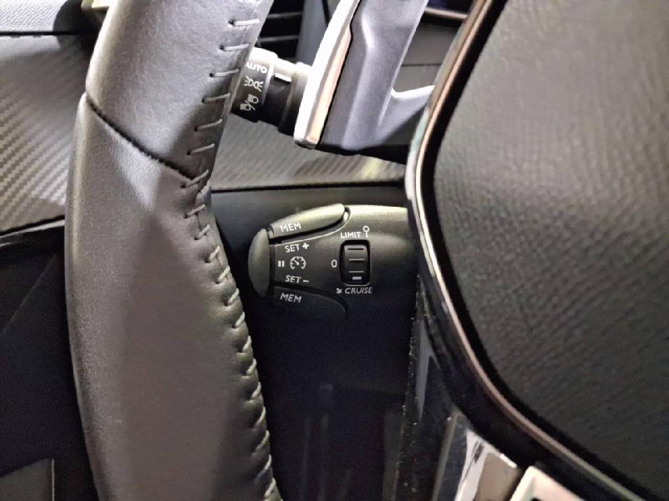 Peugeot 208 Allure HYBRID 110 eDCS6