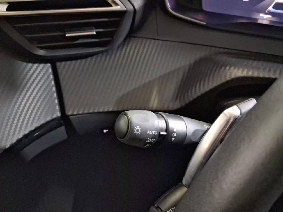 Peugeot 208 Allure HYBRID 110 eDCS6