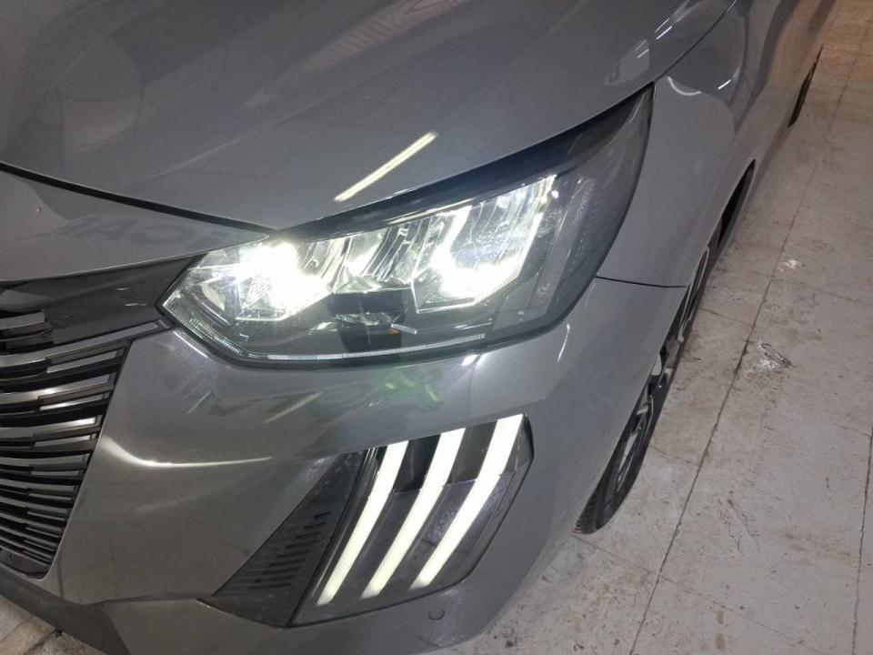 Peugeot 208 Allure HYBRID 110 eDCS6