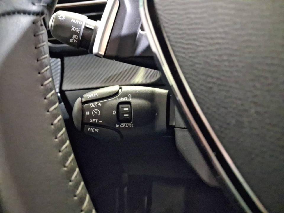 Peugeot 208 Allure HYBRID 110 eDCS6
